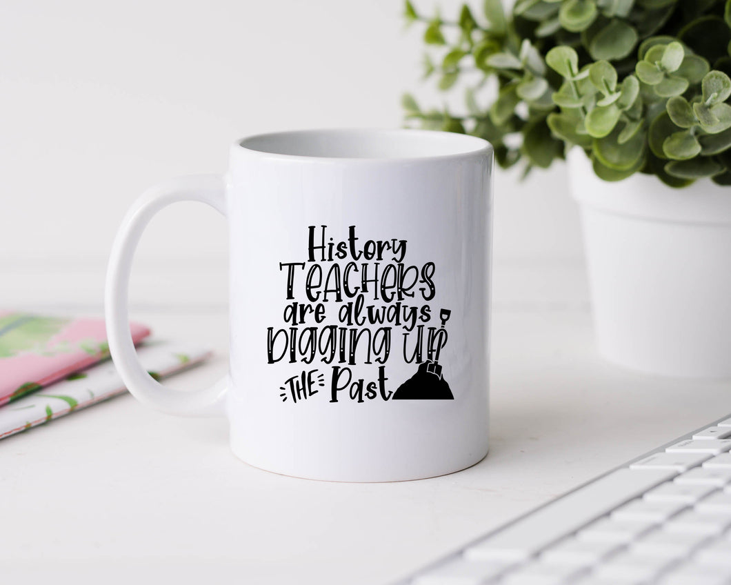 History teachers are always digging up the past - 11oz Ceramic Mug